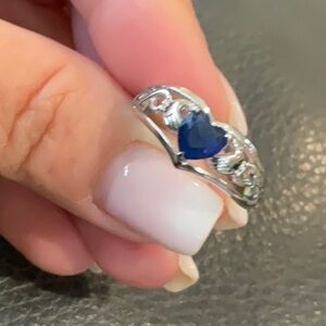 Silver Tone  Heart Gemstone Decor Fashionable Ring in Size 7